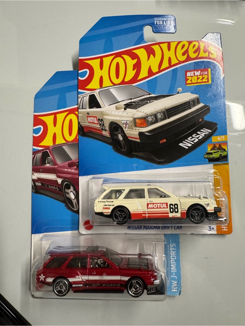 Hot Wheels Nissan Maxima Drift Car in Cream and Red